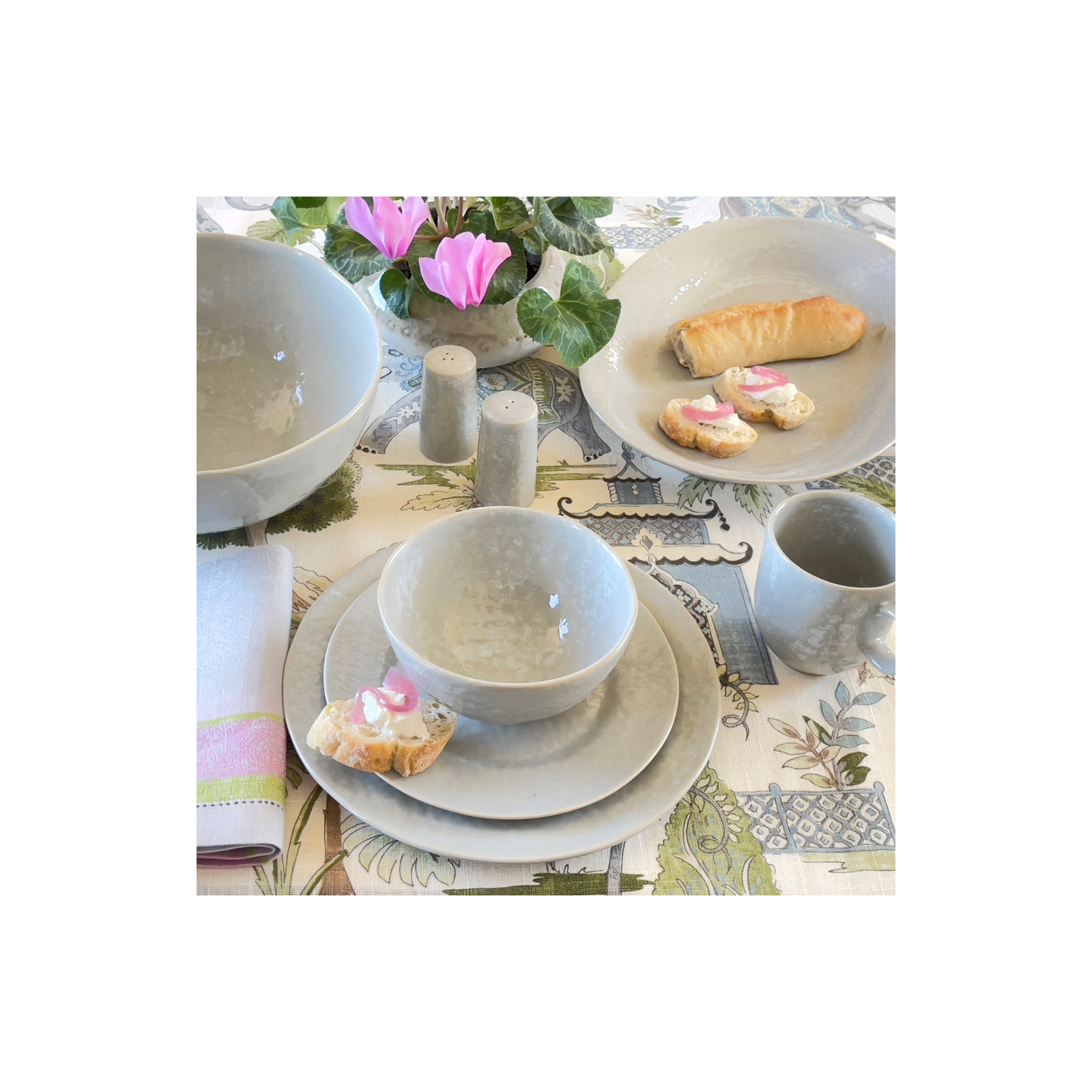 Paulin Salad Plate, Gray