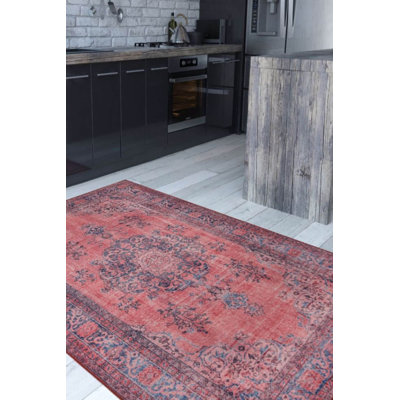 Tapis oriental rose à motif tissé rétro