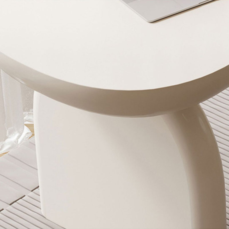 Bureau d'écriture français de style crème avec tiroirs, H 29,13 po x l 74,80 po x P 29,53 po