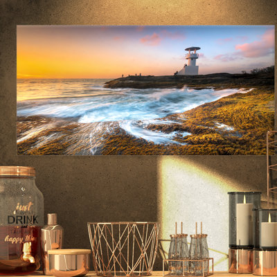 « lighthouse on beautiful seashore », reproduction d’art sur toile tendue