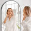 Miroir surdimensionné arqué sur toute la surface avec support - Miroir de plancher mural ou autoportant pour la décoration d'une pièce-435940453-435269281