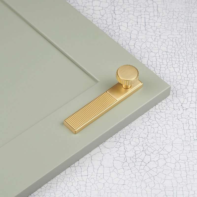 Satin Brass Ribbed Handle Collection & Coordinating Knobs, 96mm Knob & Plate