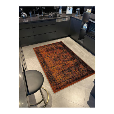 Tapis orange à motif décoratif traditionnel orange