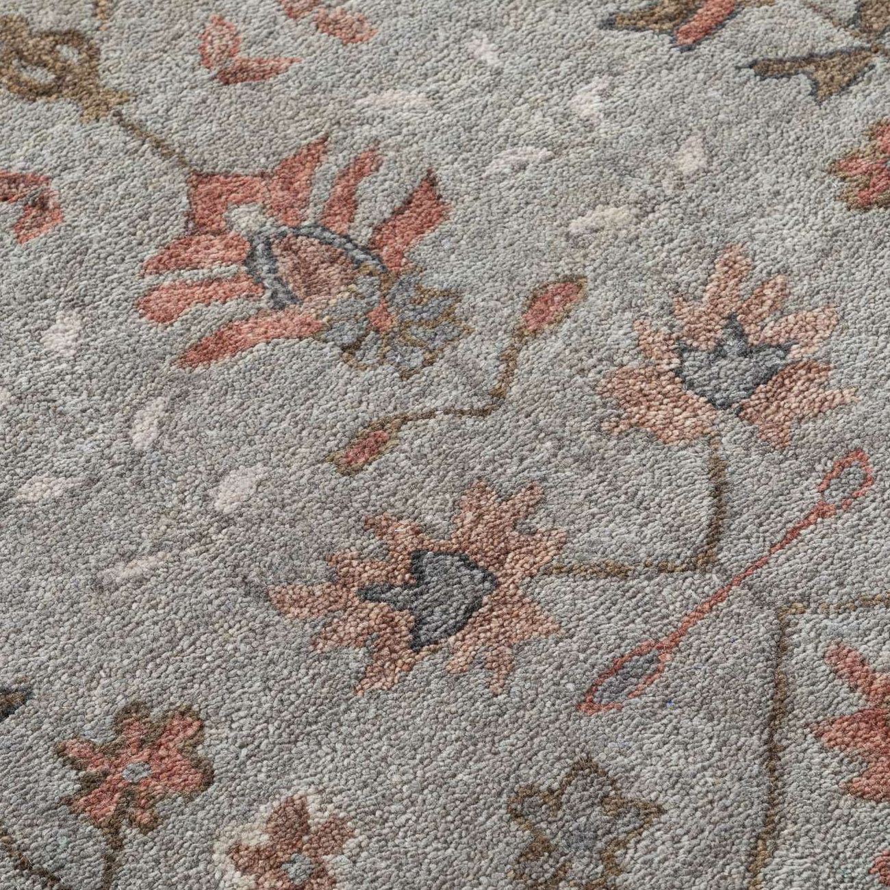 Hand-Tufted Floral Wool Rug, Rectangle 2' x 3'