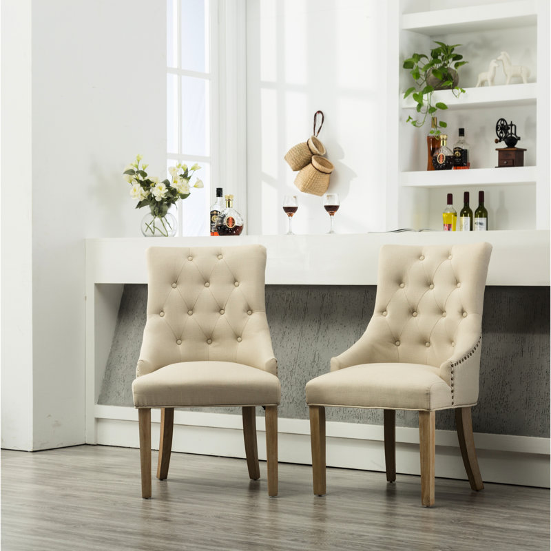 Fauteuil à oreilles en bois massif brun clair à 2 boutons - Hôtesses douces au détail, Tanné
