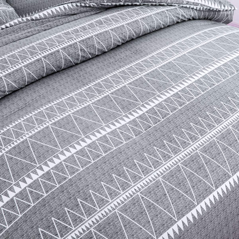 3-Piece Reversible Boho Triangle Striped Comforter Set Down Alternative Soft Microfiber Bedding, Gray