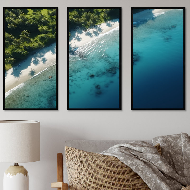 Plage relaxante vue aérienne V - Art mural plage, H 28 po x l 36 po x P 1 po, Cadre flottant noir