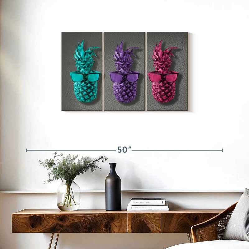 «Three Trendy Pineapples», reproduction sur toile, H 33 po x l 20 po x P 1,25 po