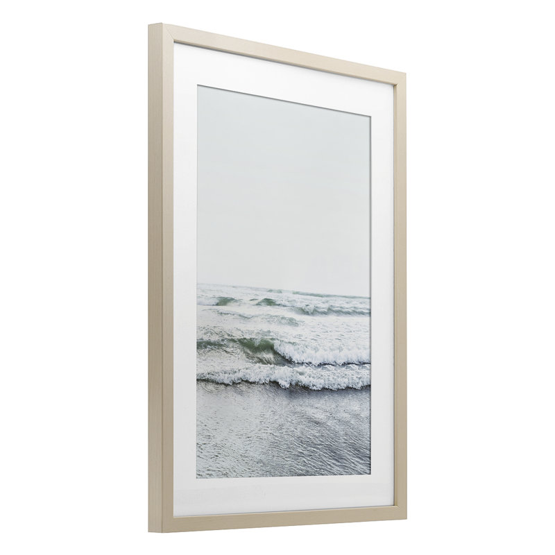 Ocean Wave Cascade, impression monochrome encadrée sous verre, design par Sissi et Seb, Cadre de récolte en pin