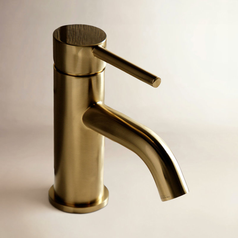 Robinet pour salle de bain à poignée simple et un trou à fixation sur comptoir et bonde mécanique Kingston Brass Concord