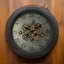 Horloge murale en bois manufacturé