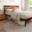 Lit plateforme en fer pour grand lit, attrait en bois rustique - Grand ajout de chambre à coucher élégante avec tête de lit en bois