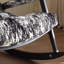 Chaise berçante en métal de style rétro