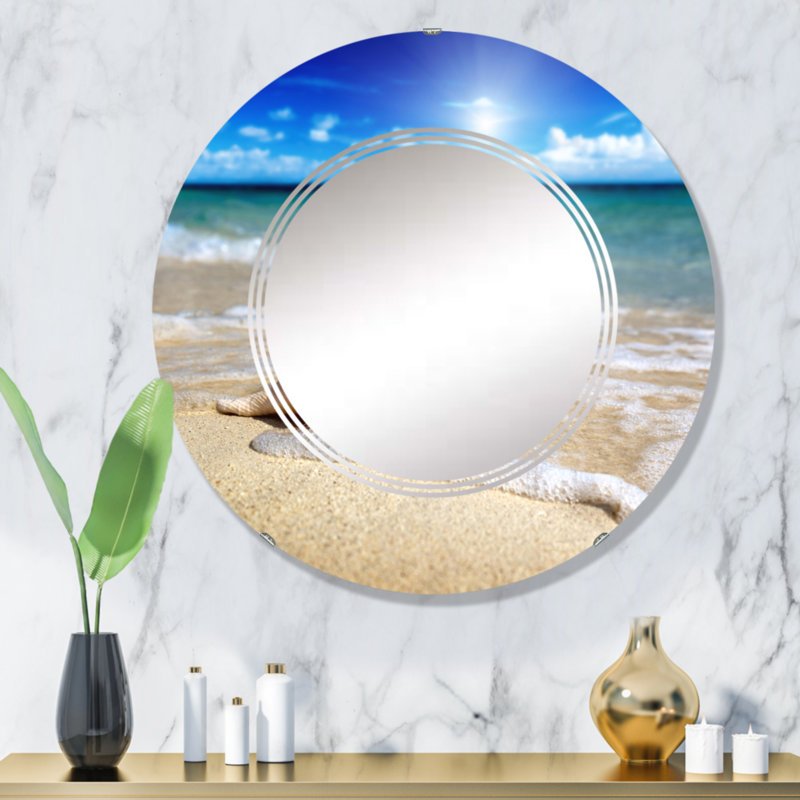 Grand coquillage dans le sable II - Miroir mural nautique et côtier rond, 32 po x 32 po