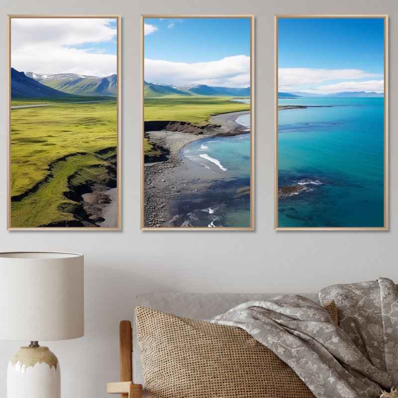 Vue aérienne de la plage en Islande IV - plage et océan, art mural, Cadre flottant brun, H 28 po x l 36 po x P 1 po