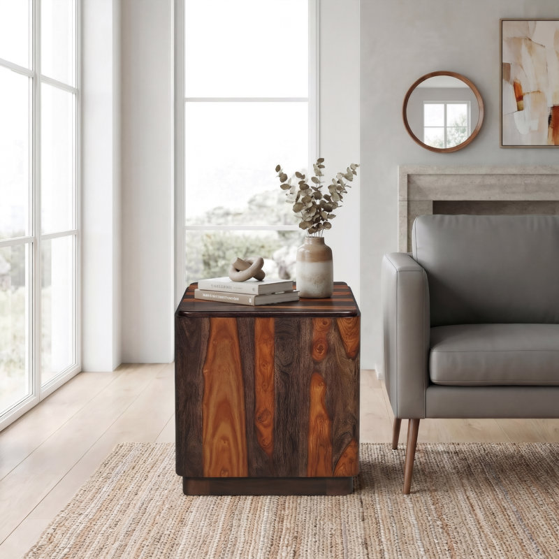 Table de bout carrée en bois massif avec base plateforme