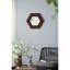 Miroir hexagonal polyvalent avec cadre en bois naturel pour des espaces élégants-615522440