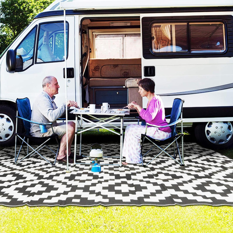 Tapis d'extérieur imperméable 5 pi x 8 pi, tapis réversible en plastique, tapis moderne, grand tapis de sol pour l'extérieur, véhicule récréatif, patio, cour, terrasse, pique-nique, plage, camping (treillis noir et blanc 5 pi x 8 pi)
