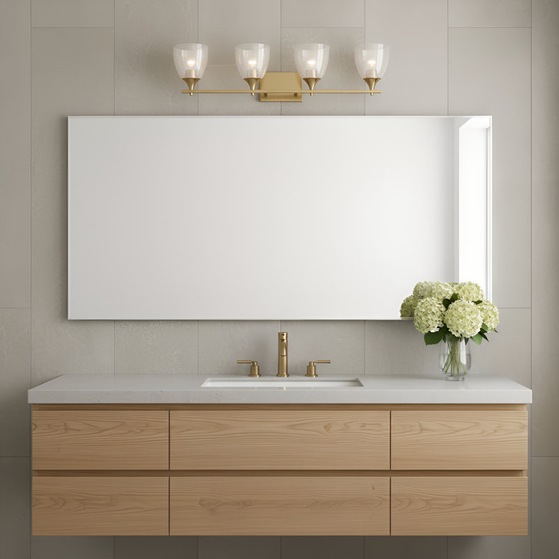 Luminaire mural de salle de bain 4 lumières Toffino au fini laiton satiné avec abat-jour en verre craquelé transparent