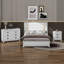 Ensemble de chambre à coucher 3 pièces avec grand lit tapissier et lumières DEL-111988780
