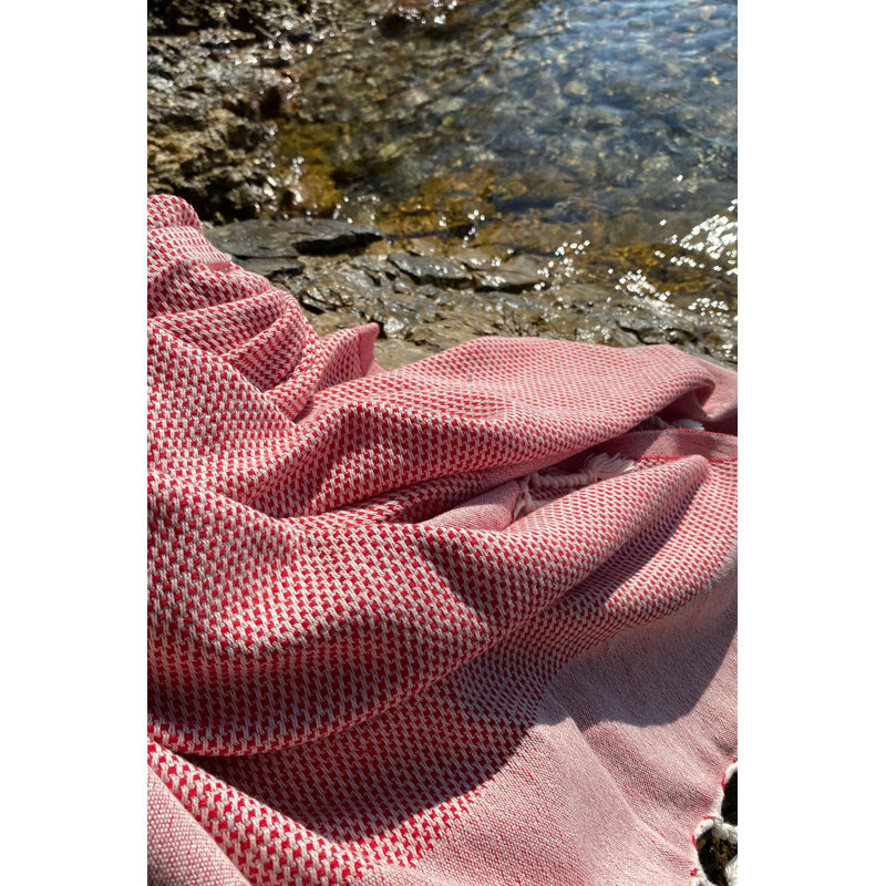 Luxurious Fouta Beach Towel, 100% Cotton, 35.4 x 68.9 inches | High Water Absorbent, Soft & Comfortable, 8.9 oz/sq ft | Machine Washable, Vibrant Red Color | Perfect for Beach, Pool, and Spa