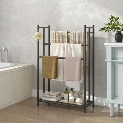 Porte-serviettes autoportant pour salle de bain, L 25,2 po x l 11,4 po x H 39,4 po, support à couverture à 3 niveaux avec filet inférieur, support de courtepointe autoportant avec pieds réglables, style industriel, noir