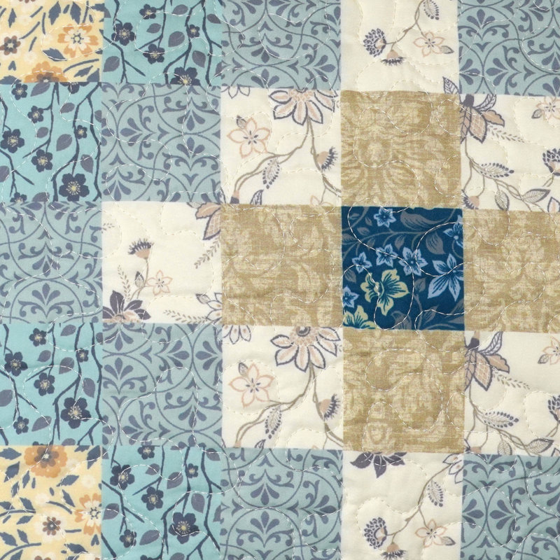 Donna Sharp Blue Diamond UCC Quilted Throw