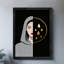 Comparaison rétro encadrée noire entre objets moitié-visage et demi-cercle, art rétro-728465508