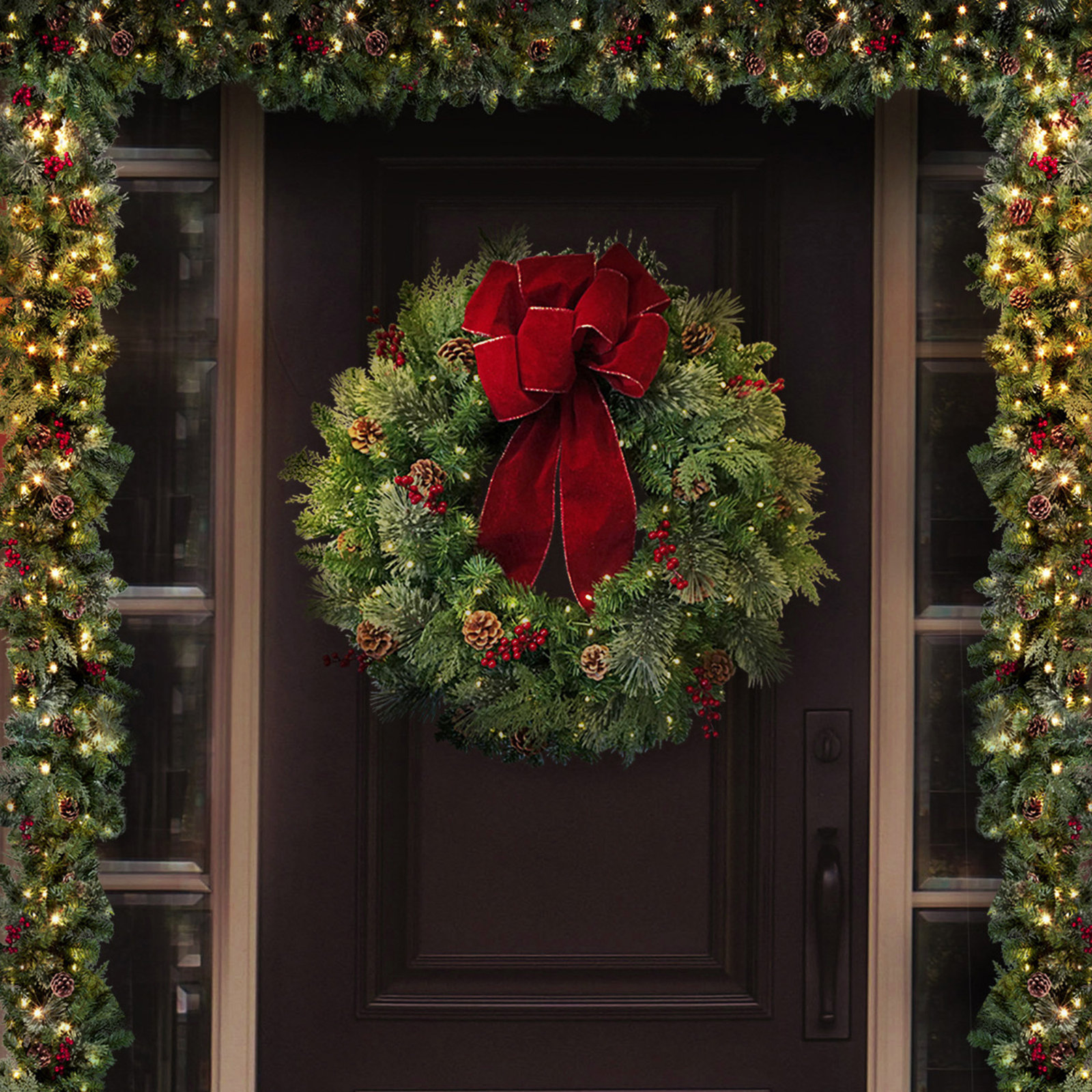 30" Lighted Classic Christmas Wreath