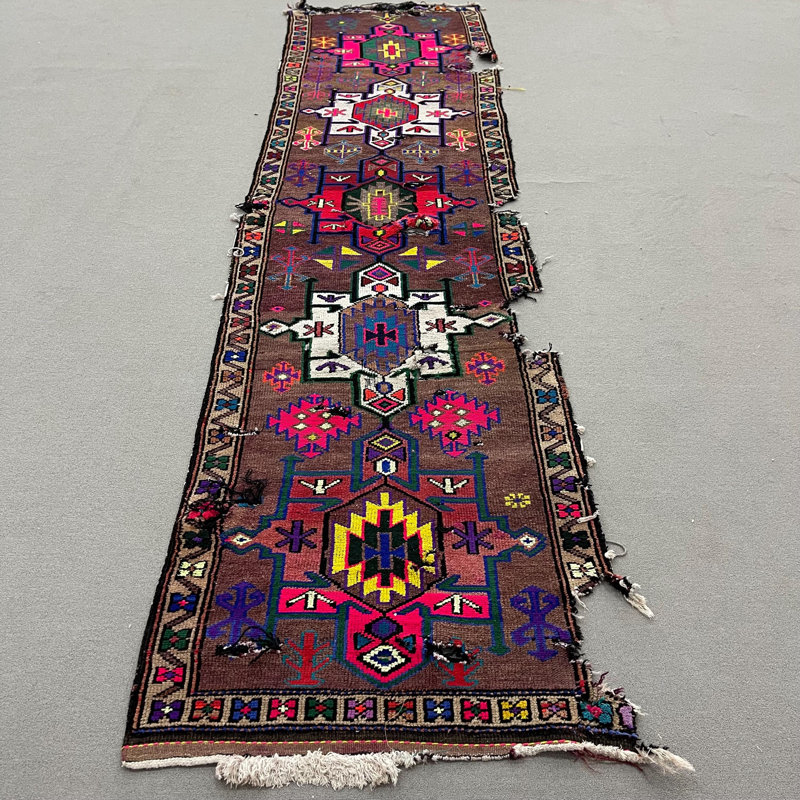 Tapis turc antique Herki dans des tons mauves et neutres pour les escaliers et les couloirs
