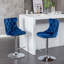 Tabourets de bar pivotants en velours à hauteur de siège réglable de 25 à 33 pouces, tabourets de bar avec dossiers confortables et capitonnés (bleu, ensemble de 2)