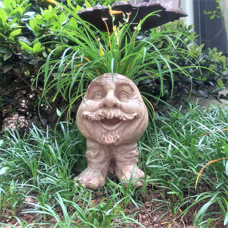 Statue de Muggly's Uncle Nate, H 12 po x l 9 po x P 9 po, Délavé à la pierre