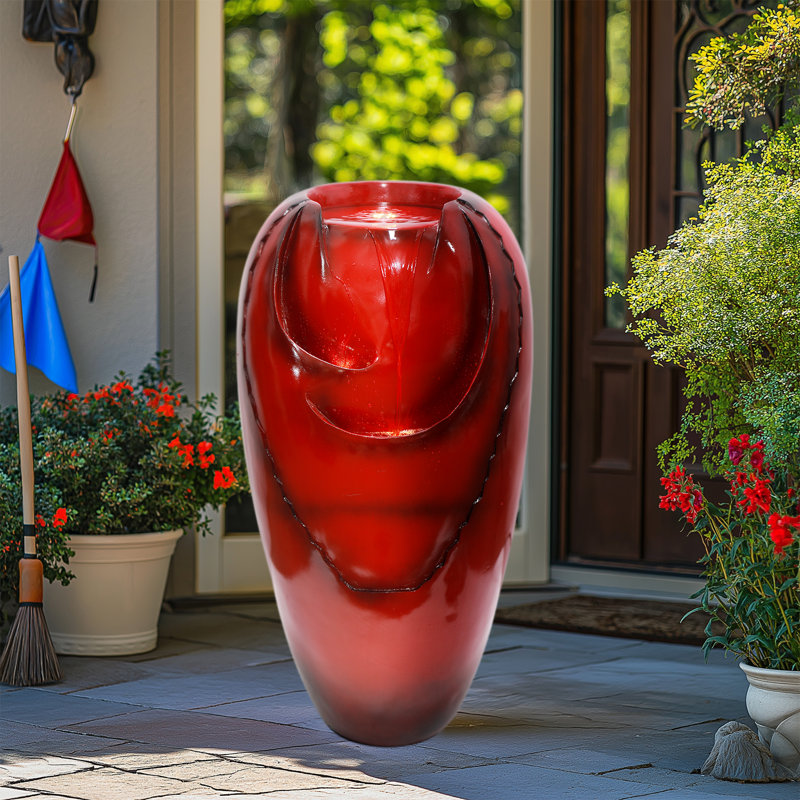 Fontaine de sol d'extérieur avec vase blanc