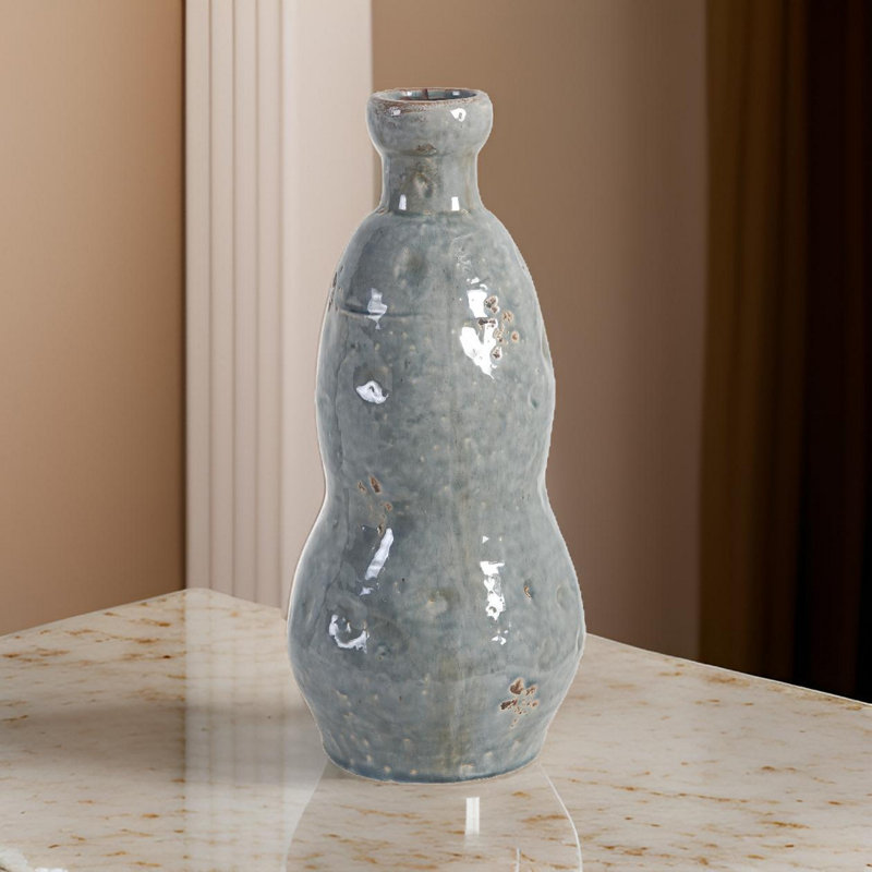Vase Cogburn