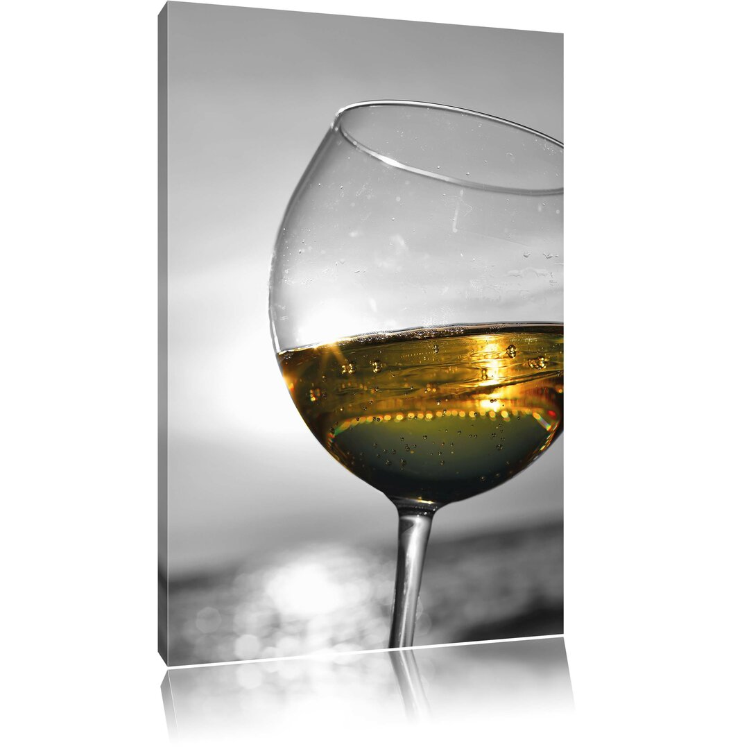 Wein in einem Glas am Meer Kunstdruck auf Leinwand