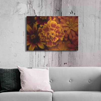 «Marigold Petals» par Leah McLean