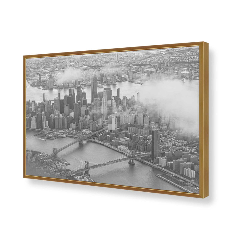 Manhattan par les nuages par Garima Dhawan, reproduction d'art, H 12 po x l 16 po, Doré