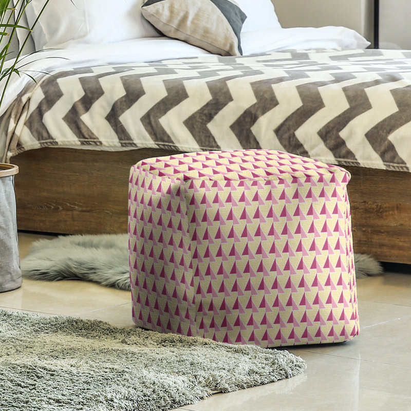 Repose-pieds cube à motif shifted arrows, Rose / jaune, H 13 po x l 13 po x P 13 po