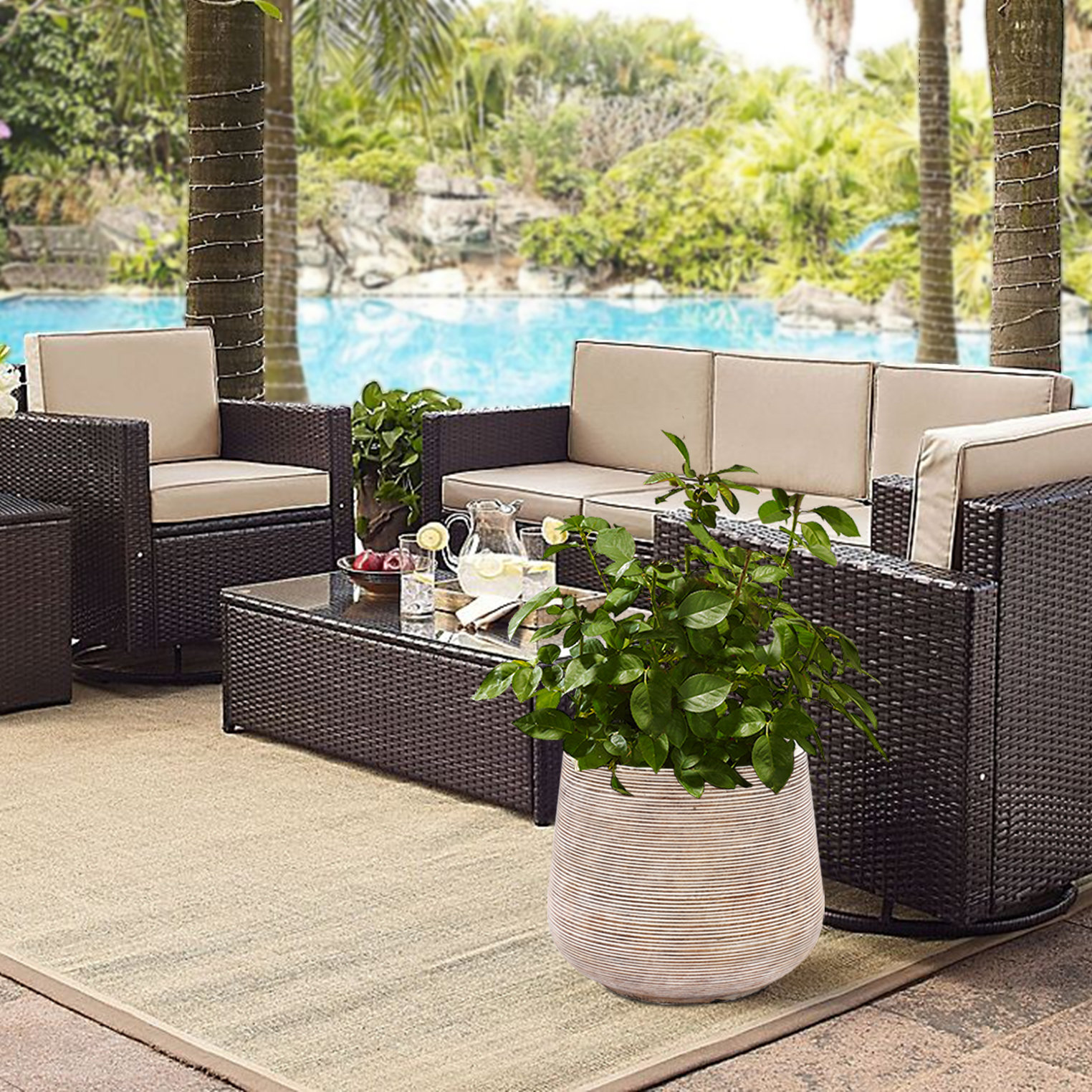 Paloma 17" Pot Planter