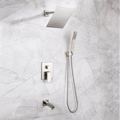 Système de robinet de salle de bain. Robinet de douche à pluie avec bec de baignoire et pomme de douche à main