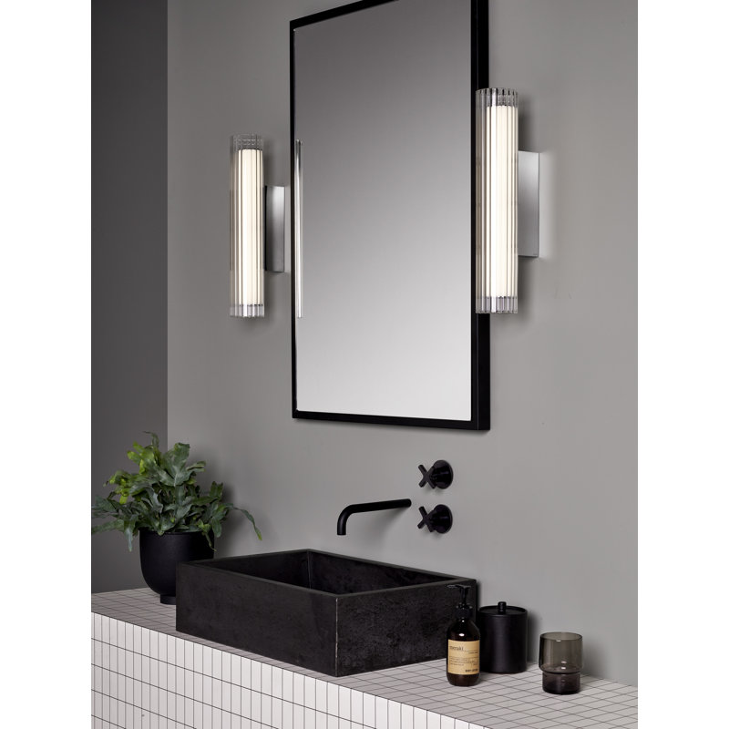 io 2700K, 470 Lumens, 16.54" H x 3.15" W x 5.28" D, Polished Chrome