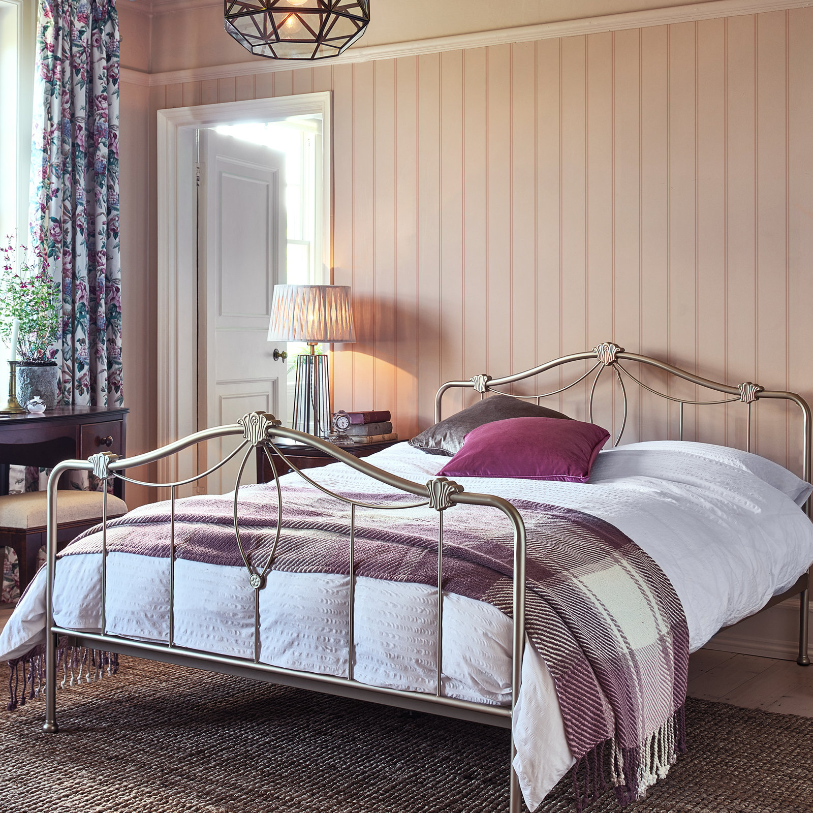 Secret Garden Wallpaper, Pink