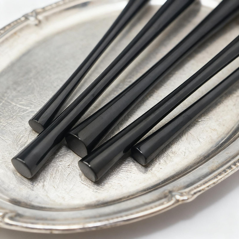 Service de couverts 20 pièces en acier inoxydable 18/10 pour 4 personnes, comprenant une cuillère à fourchette à couteaux et des couverts noirs polis miroir pour les repas de tous les jours