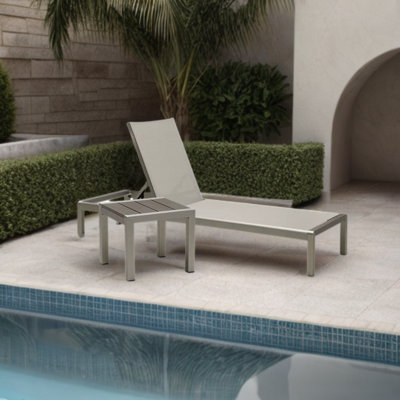 Elegant Adjustable Outdoor Lounge Chair Outdoor Chaise Lounge Set with Table
