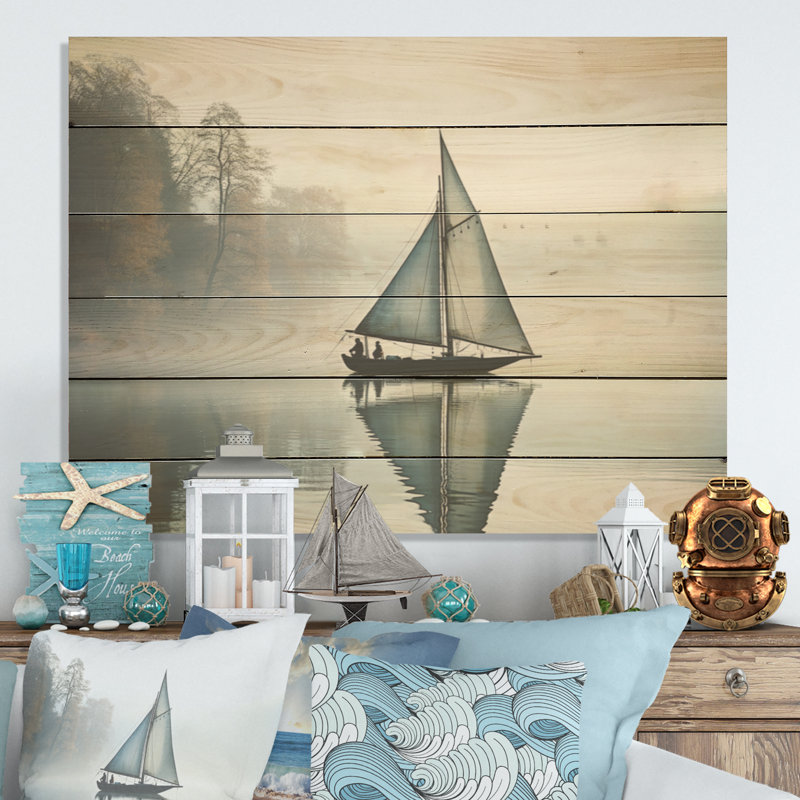 Voile de charme dans la brume matinale I - Bateau à voile, art mural sur bois de pin naturel, H 10 po x l 20 po