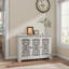 Buffet/console de style ancien avec 3 portes sculptées, idéal pour la cuisine, la salle à manger, le salon ou le couloir.