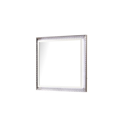 Miroir de style contemporain Fabio fabriqué avec des accents latéraux à motif de losanges avec éclairage à DEL et bois au fini blanc (miroir seulement inclus)
