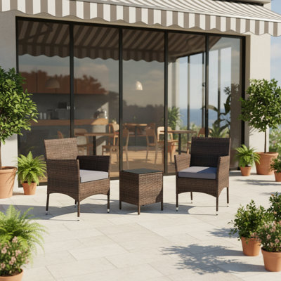 Ensemble de patio en osier 3 pièces, ensemble bistro en rotin d'extérieur avec coussins et table en verre trempé, ensemble de chaises de patio compactes pour conversation
