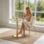 Plateau de table rond en bois aggloméré de 23,6 po avec revêtement en peinture UV, texture de marbre Whiye, bordure en acier inoxydable doré, pieds de table en métal, table basse moderne et luxueuse.