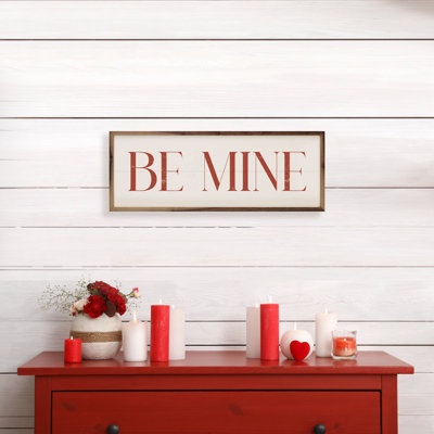 Rouge «Be Mine» sur blanc